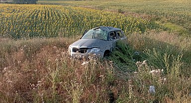 Çorum'da otomobil tarlaya devrildi; aynı aileden 2 ölü, 2 yaralı