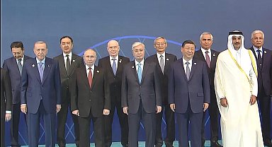 Cumhurbaşkanı Erdoğan, ŞİÖ Zirvesi aile fotoğrafı çekimine katıldı