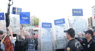 DEM Partililerin basın açıklamasında TSK ile ilgili sözlere emniyet amirinden müdahale