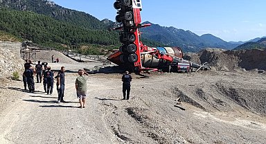Devrilen vincin altında kalan operatör öldü