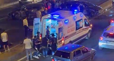 Diyarbakır'da 3 otomobilin karıştığı zincirleme kazada 8 kişi yaralandı