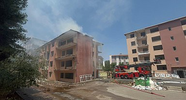 Diyarbakır'da boş binanın çatısı yandı