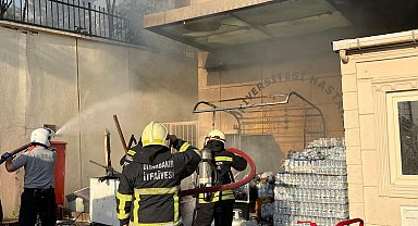 Diyarbakır'da hastanenin acil polikliniği girişindeki kantinde yangın