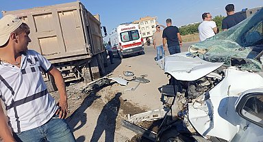 Diyarbakır'da kamyon ile hafif ticari araç çarpıştı: 1 ölü, 1 yaralı