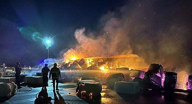 Edirne'de pamuk yüklü TIR alev alev yandı