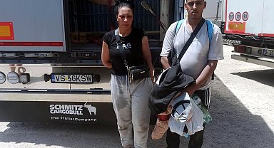 Edirne'de yurt dışına çıkış yapacak TIR'da 2 göçmen yakalandı