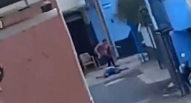 Eski kayınpederini tabancayla vurduktan sonra, tekmeleyip üzerine bastı