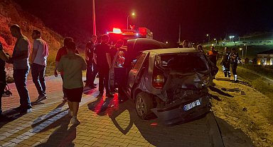 Eski sevgilisinin park halindeki otomobiline kamyonetle çarpıp, yaya olarak kaçtı