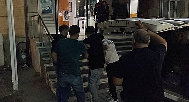 Eskişehir'de taksi ile lüks otomobili bıçakla gasbeden şüpheli, polis kovalamacasında yakalandı