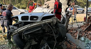 Eve çarpan otomobil sürücüsü uzman çavuş, öldü