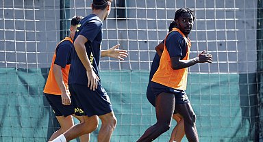 Fenerbahçe'de yeni sezon hazırlıkları devam ediyor