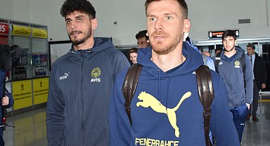 Fenerbahçeli futbolcu Serdar Aziz, transfer görüşmeleri yapmak için kamptan ayrıldı