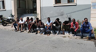 Foça açıklarında 20 kaçak göçmen yakalandı