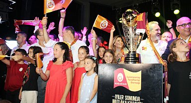 Galatasaray'ın şampiyonluk kupası Kuşadası'nda taraftarlarla buluştu