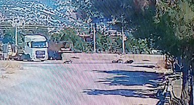 Gaziantep'te 4 kişinin yaralandığı motosiklet kazası kamerada