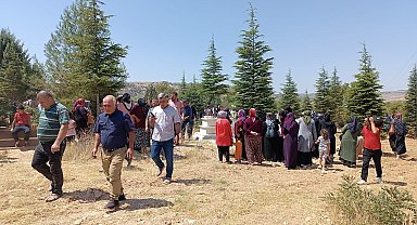 Gaziantep'te gölette boğulan 2'si kardeş 3 kişi toprağa verildi; Deniz'i kurtarmak istemişler