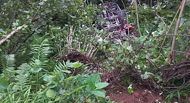 Giresun'da çekici fındık bahçesine uçtu: 2 ölü