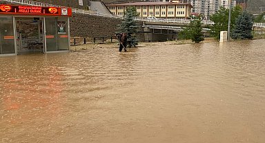 Gümüşhane'de etkili olan sağanak, taşkın ve sele neden oldu