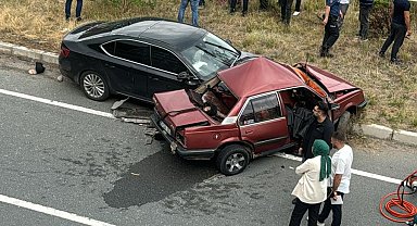 Gümüşhane'de otomobiller çarpıştı; çift öldü, 3 torun yaralı