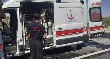 Hareket halindeki ambulansın arka kabininde çıkan yangın söndürüldü