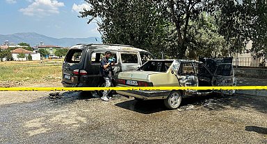 Hastaneye gitmek için otomobilde babasını bekleyen 4 yaşındaki Kazım, çıkan yangında öldü