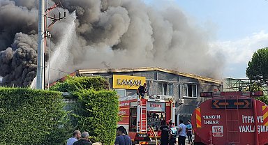 İnegöl'de sandalye fabrikasında yangın