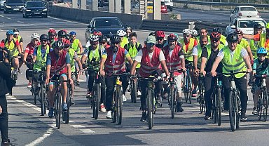 İstanbul - 15 Temmuz Şehitler Köprüsü'nde '15 Temmuz'dan Gazze'ye Özgürlük İçin Pedal Çevir' Etkinliği