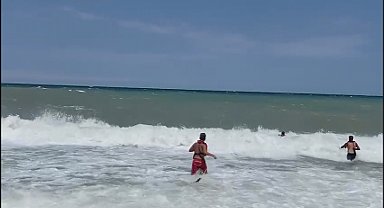 İstanbul- Arnavutköy'de akıntıya kapıldı; kurtarılma anları kamerada