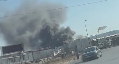 İstanbul- Ataşehir'de TIR parkında yangın- 1