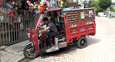 İstanbul- Avcılar'da atık topladığı motosikleti çiçeklerle süsledi