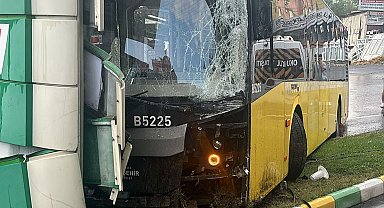 İstanbul - Avcılar'da İETT otobüsü 3 araca çarpıp akaryakıt istasyonuna daldı: 1'i ağır 3 yaralı