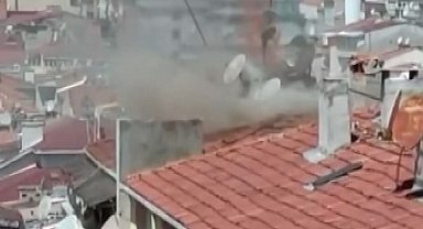İstanbul- Bahçelievler'de çatı katında çıkan yangını itfaiye söndürdü