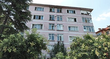 İstanbul - Bahçelievler'de yüzlerce kişinin oturduğu sitede binaların cephesinde çatlak, zemininde boşluk oluştu