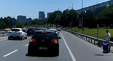 İstanbul - Bayrampaşa'da aniden duran düğün konvoyu zincirleme kazaya neden oldu