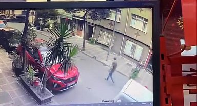 İstanbul- Bayrampaşa'da binanın demir kapısını çaldılar