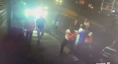 İstanbul - Beyoğlu'nda kardeşini dövenlere ateş etti; o anlar kamerada