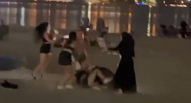 İstanbul - Büyükçekmece Sahili'nde saç saça baş başa kavga kamerada