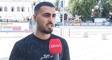 İstanbul - Eminönü'nde tarihi cami girişine 'kebapçı' engeli