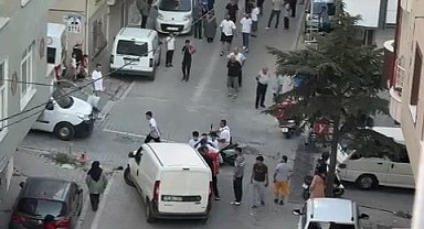 İstanbul-Esenyurt'ta 2 kişinin yaralandığı silahlı saldırı anları kamerada