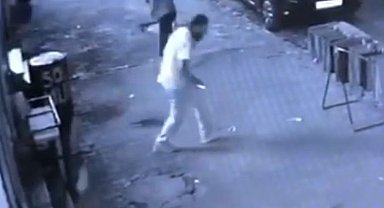 İstanbul- Esenyurt'ta berber dükkanına silahlı saldırı kamerada