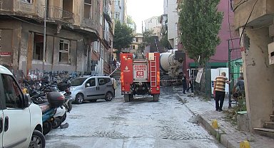 İstanbul-Fatih'te beton mikseri binaya çarptı