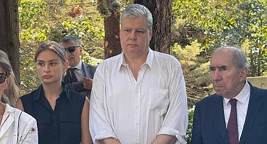 İstanbul - Gazeteci Örsan Öymen ölümünün 37'nci yılında mezarı başında anıldı