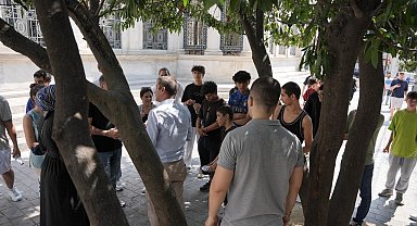 İstanbul- Gençler 'Ecdat Yadigarı' eserleri geziyor