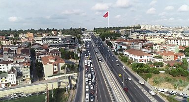 İstanbul- Haliç Köprüsü'nde asfalt yenileme çalışması başladı; trafik yoğunluğu oluştu