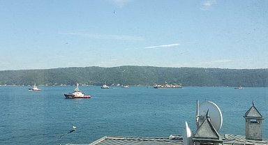 İstanbul -İstanbul Boğazı'nda arızalanan kuru yük gemisi kurtarılıyor-1