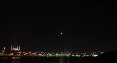 İstanbul-İstanbul semalarında görenleri heyecanlandıran ışık huzmesi