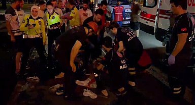 İstanbul-Kartal'da hafif ticari araç aydınlatma direğine çarptı: 3 yaralı