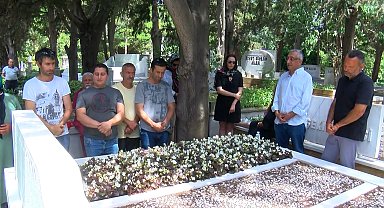 İstanbul - Kemal Sunal ölüm yıl dönümünde kabri başında anıldı