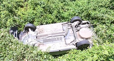 İstanbul- Kemerburgaz'da takla atan otomobil ormana savruldu