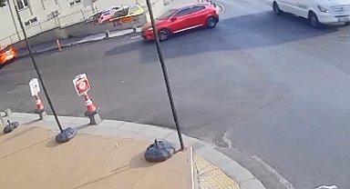 İstanbul - Maltepe'de kaldırıma çıkan otomobil bahçe duvarına çarparak durabildi